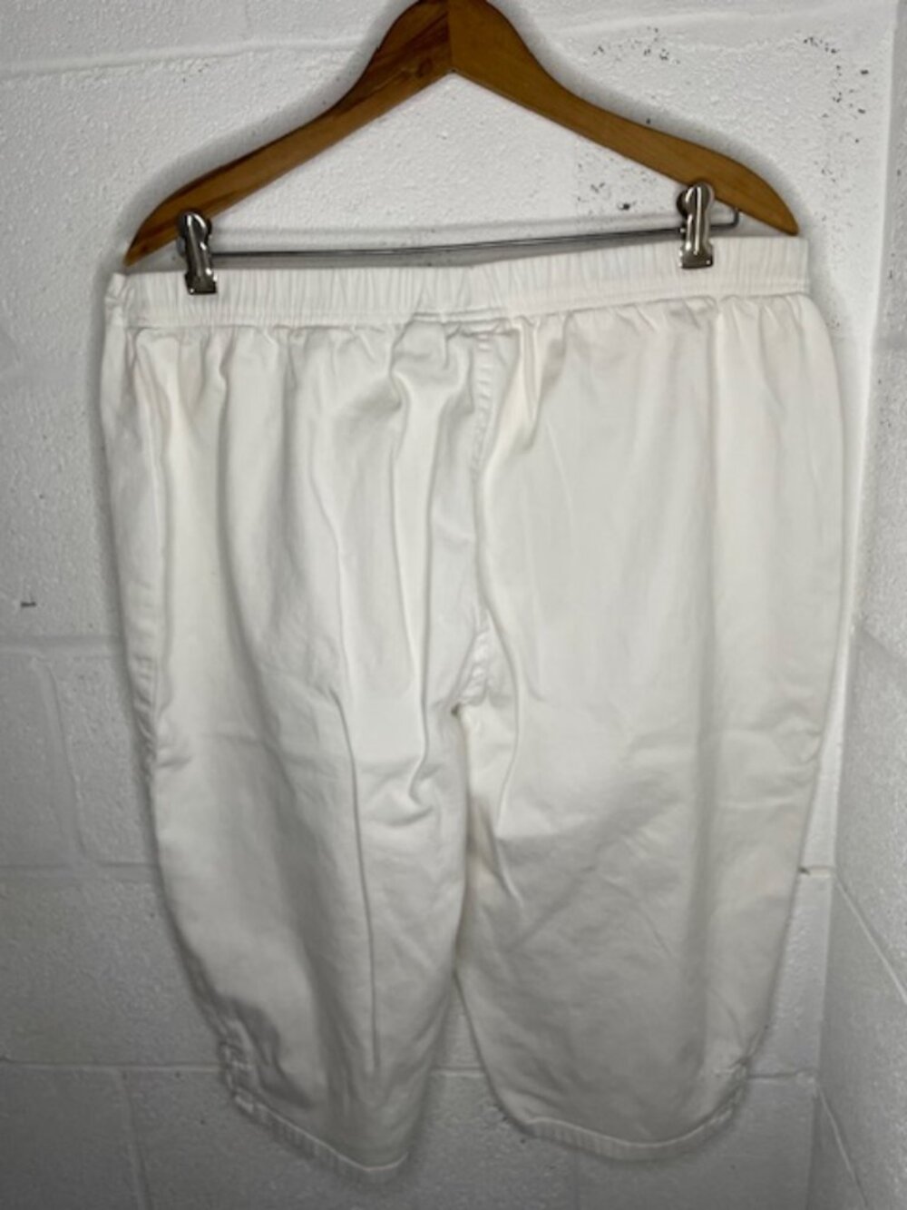 Croft & Barrow Knee-Length Shorts - Picture 4 of 4